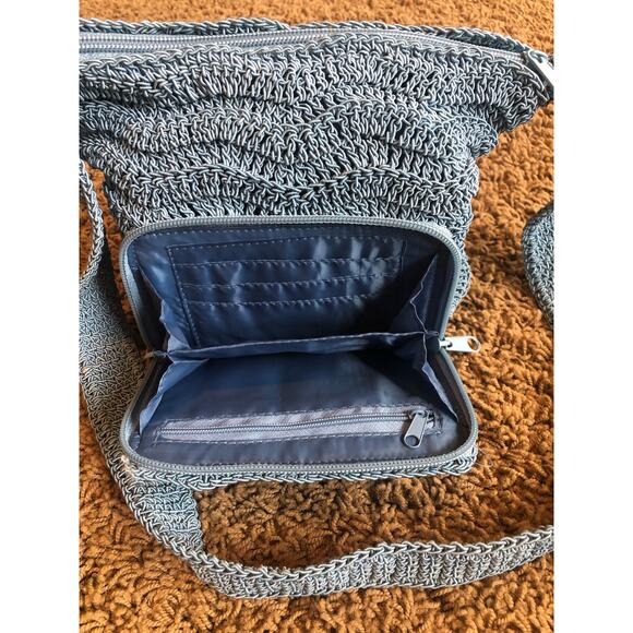 Carlo D’Santi blue crocheted 9x9 purse - Picture 4 of 5